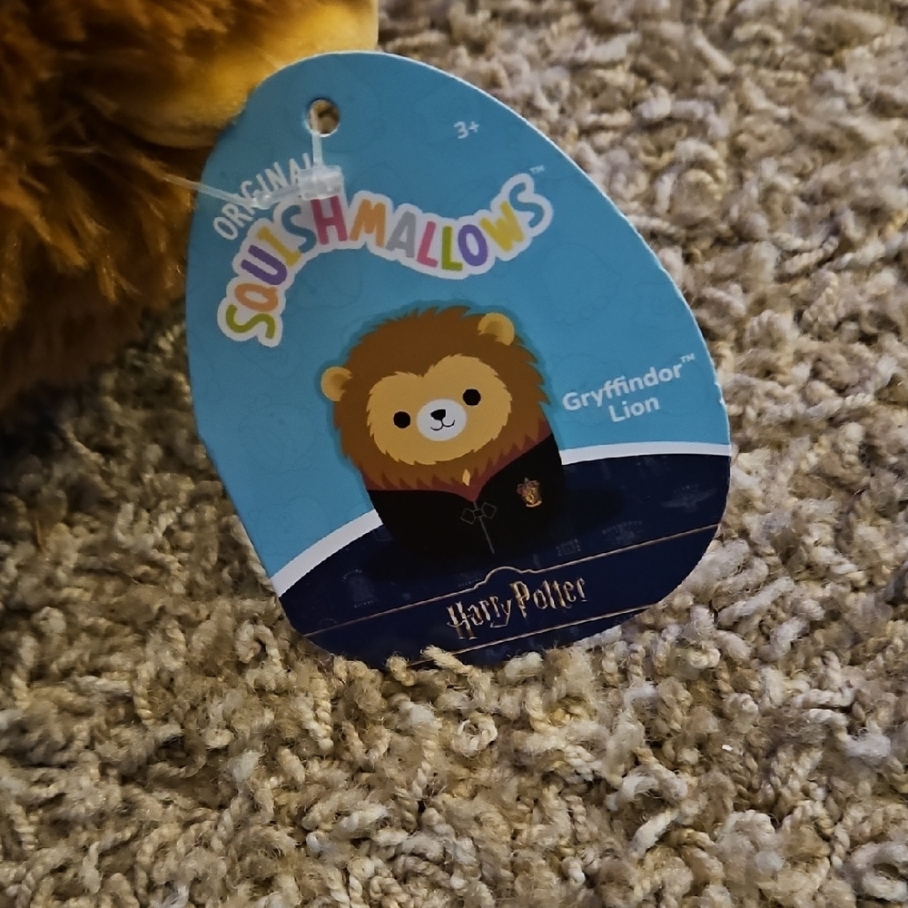 Squishmallows 8 Inch Gryffindor Lion - Picture 2 of 4